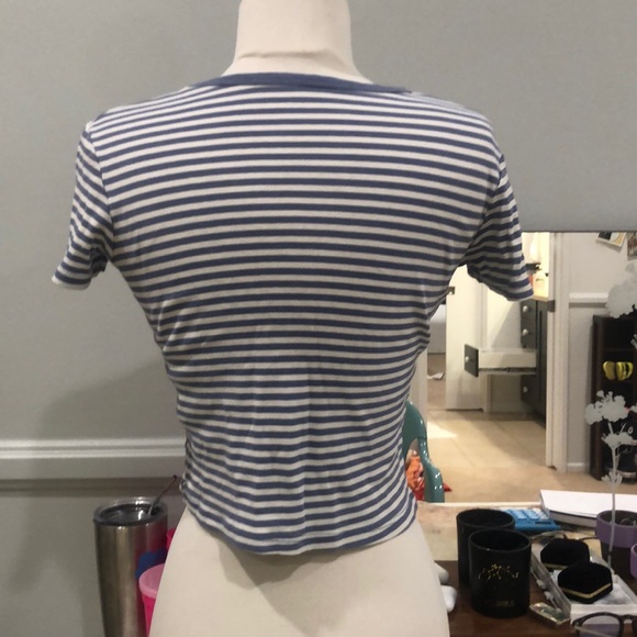 Brandy Melville tshirt - Picture 3 of 4